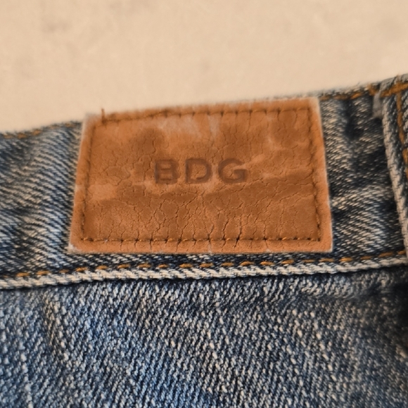 Urban Outfitters, BDG Freja Vintage Fit Mid-Rise Women's Jean Shorts, Size 24W - Picture 6 of 9